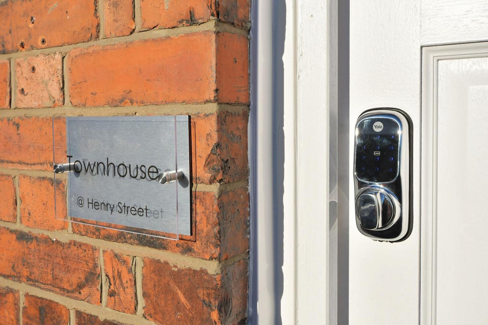 Townhouse @ Henry Street Crewe Hotel Bagian luar foto
